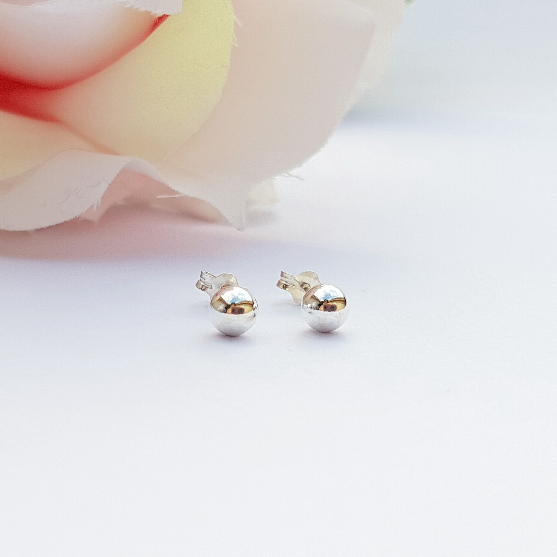 Sterling silver studs - Siamaa Boutique